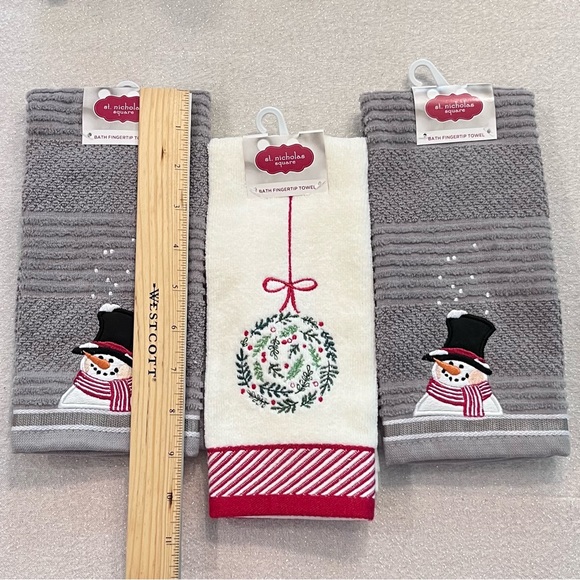 3 Hand Towels Grey Cream Holiday Snowman Snowy Day Green Ornament - Picture 3 of 7